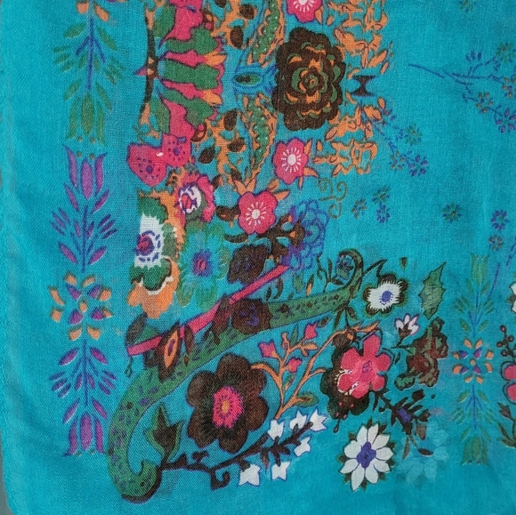 Brilliant Colored Scarf 40x40 - Picture 4 of 4